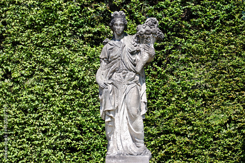 Sandsteinfigur im Barockgarten Großsedlitz photo