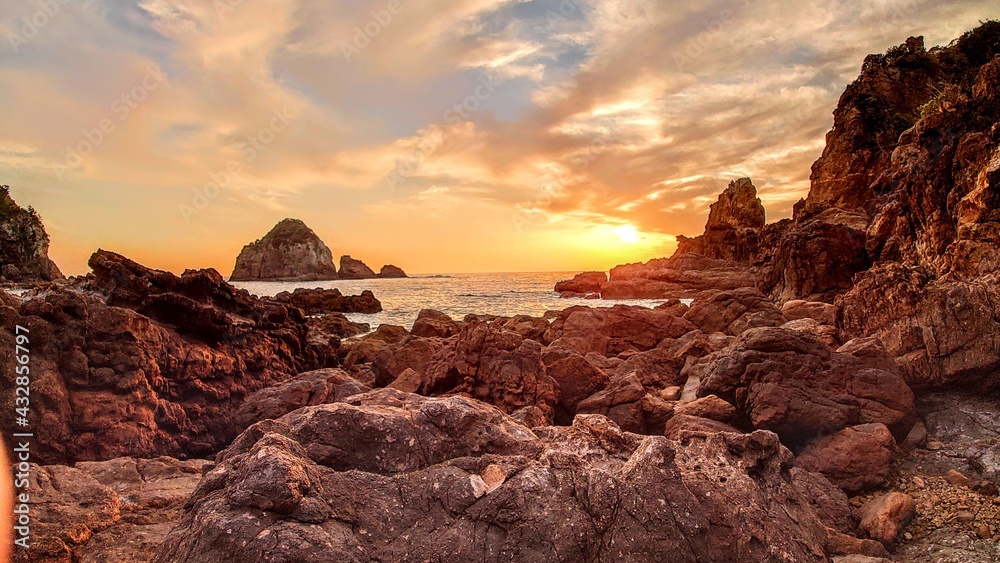 ocean rock sunset spot japan 