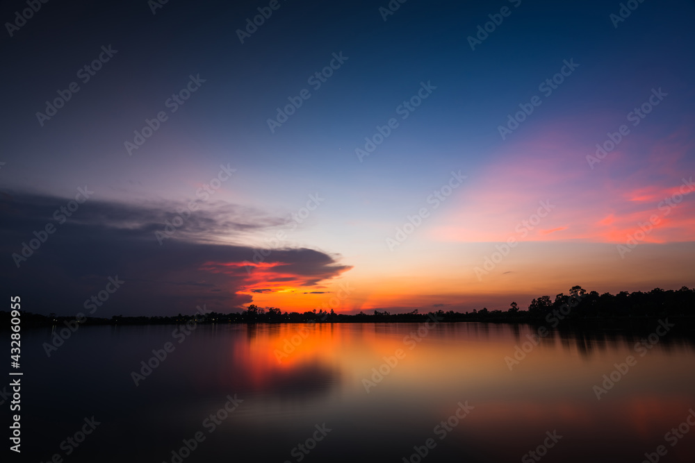 Obraz premium Sunset at the lake landscape