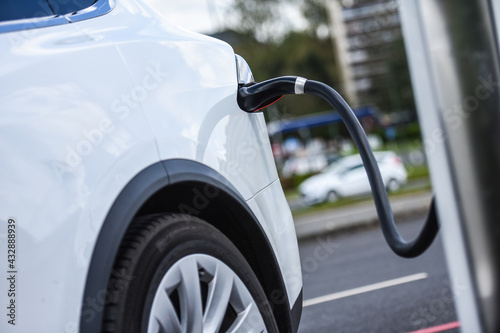 auto voiture electrique borne chargement environnement energie co2 carbone electric photo