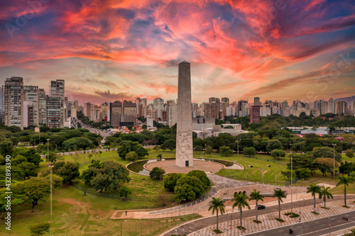 Foto aerea, do obelisco da Revolução de 1932 em São Paulo