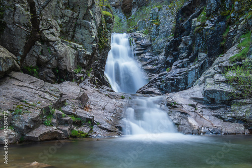 Obraz na płótnie Cityscape of the Purgatory Waterfall (Rascafria, Spain) w salonie