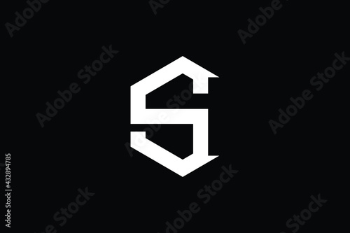SC logo letter design on luxury background. CS logo monogram initials letter concept. SC icon logo design. CS elegant and Professional letter icon design on black background. S C CS SC