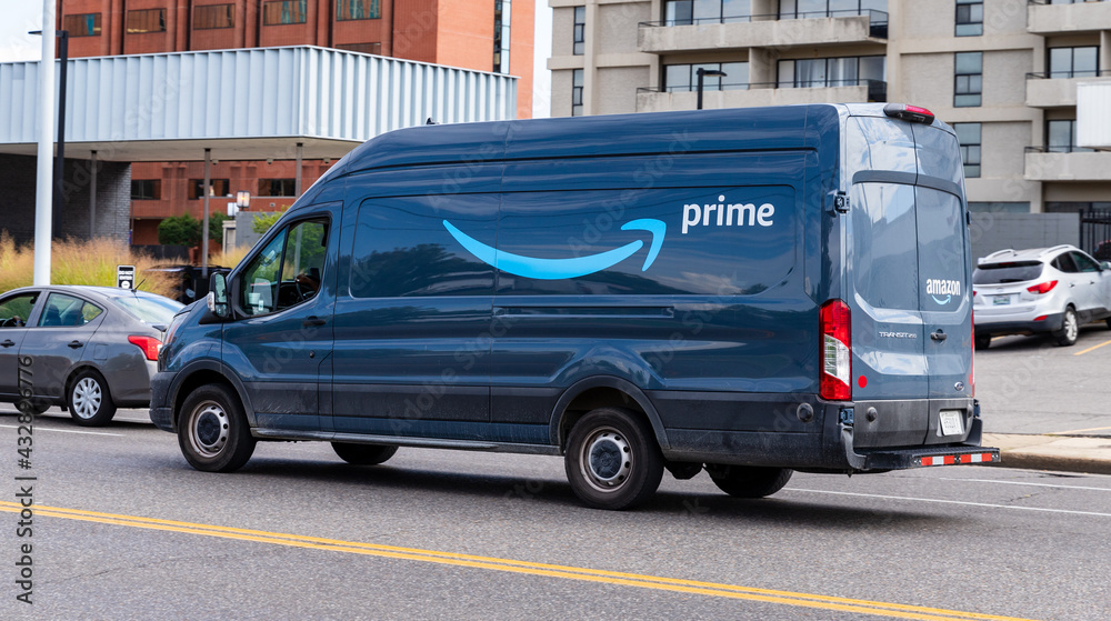 Foto Stock Amazon delivery van with the Amazon Prime logo in Memphis, TN |  Adobe Stock