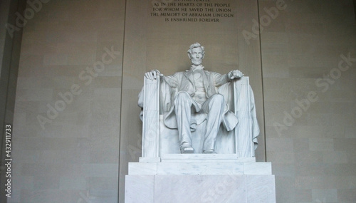 the abraham lincoln monument in washington
