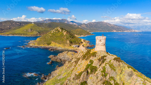Vue en drone de la Tour Génoise de la Parata et Ajaccio. 