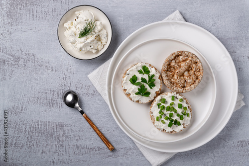 Curd sandwiches with fresh herbs. Crispbread toast with cottage cheese and green herbs. Concept proper snack.