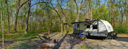 Fotografiet Travel trailer camping in the woods at starved rock state park illinois