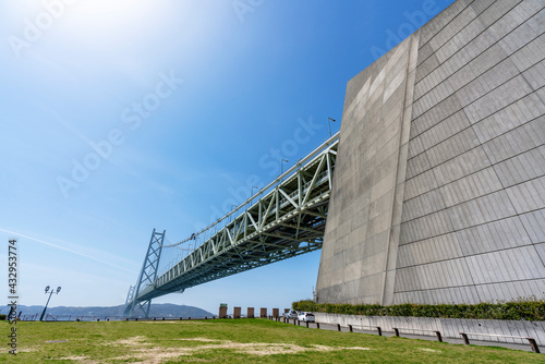 [兵庫県]晴天の明石海峡大橋（本州側） © 宏樹 林