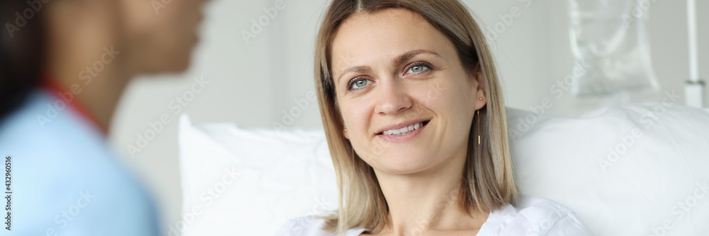 Naklejka premium Doctor examines the patient in hospital closeup
