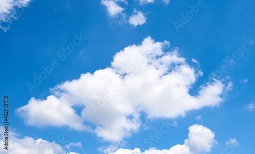 Fototapeta Naklejka Na Ścianę i Meble -  The blue sky is white clouds