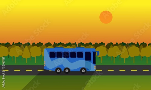 Autobús en medio de la carretera con campo de fondo.