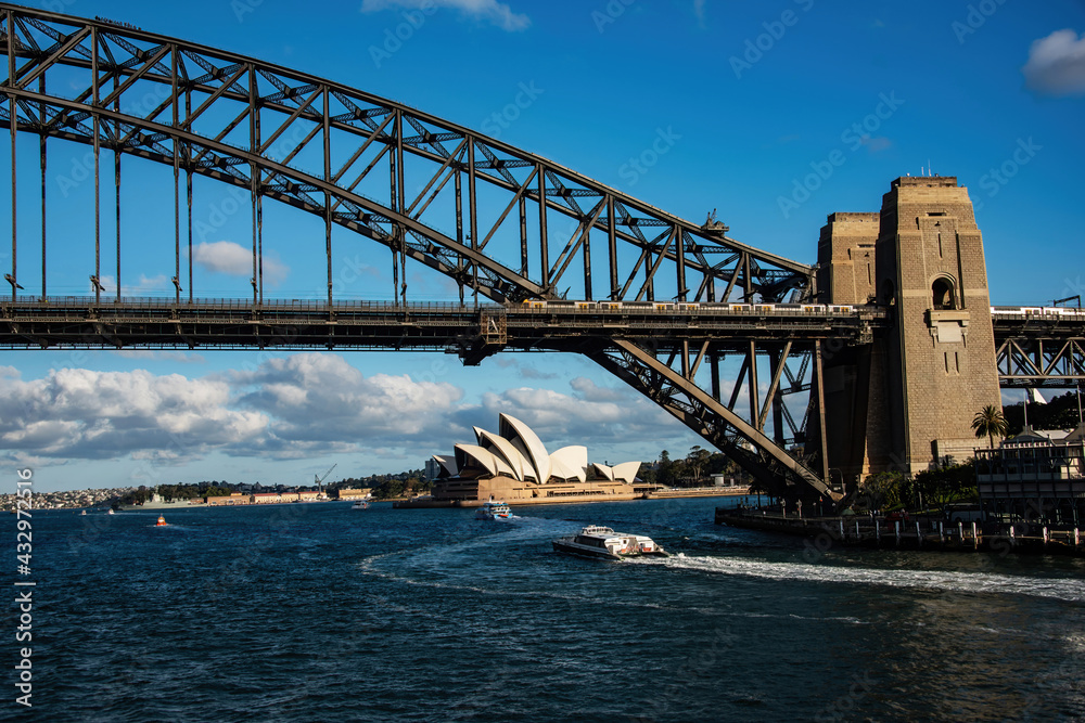 Fototapeta premium Sydney Opera House and the Harbour Bridge