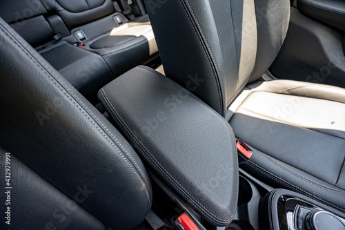 Wallpaper Mural 車 自動車 車内 パーツ アームレストボックス Torontodigital.ca