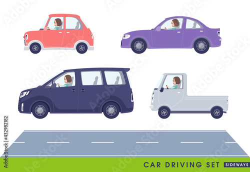 車を運転するチュニック中年女性のセット