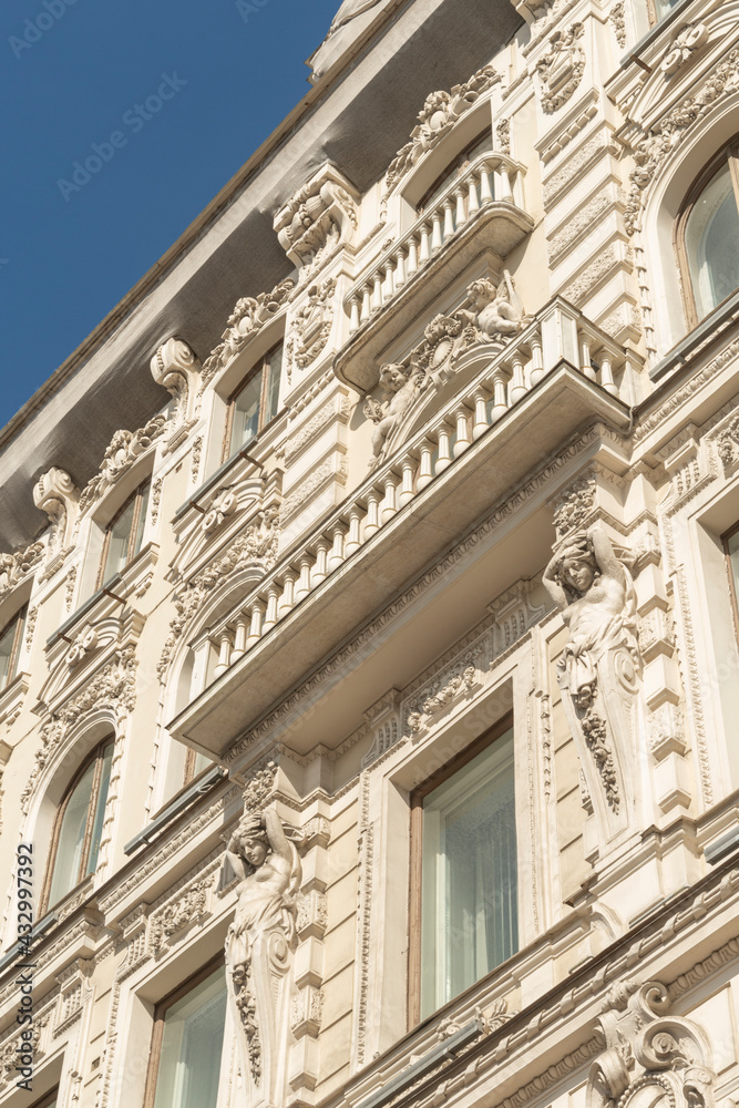Obraz premium Statues of the four Atlanteans on the facade of a historic building on Nevsky Prospect of St. Petersburg.