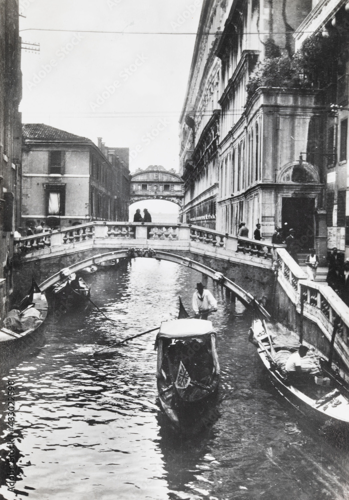 Fototapeta premium Venice bridge of sighs from the 1960s