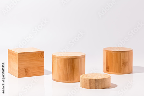 Cuadro en lienzo Wooden podiums for product display on white background