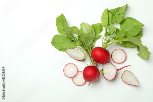 Φωτογραφία Fresh red radish on white background, space for text
