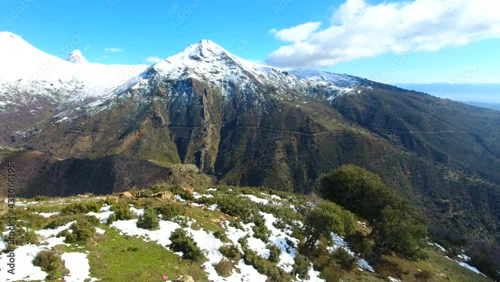 Tikjda, situé dans la commune d'El Asnam dans la wilaya de Bouira en Algérie