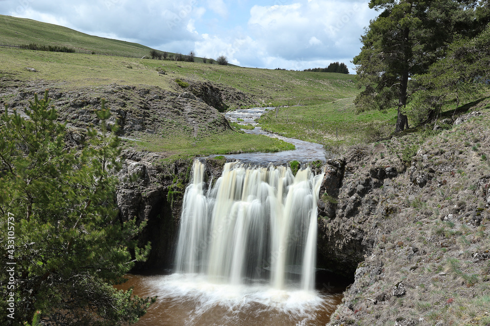 Fototapeta premium Cascade de Veyrines Cantal