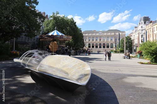 Fototapeta Naklejka Na Ścianę i Meble -  La place de l'hotel de ville, ville de Saint Etienne, département de la Loire, France