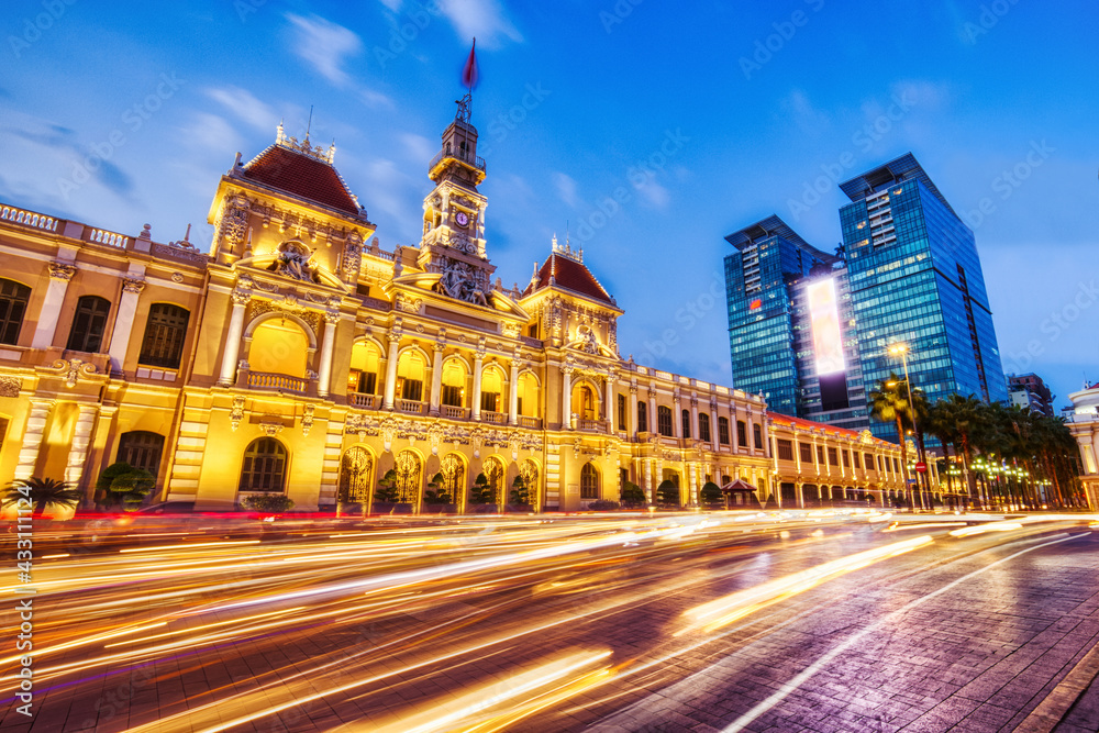 Fototapeta premium People's Committee of Ho Chi Minh City at Dusk