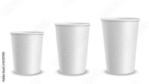 Paper white cups. Container different size cup for drinks, lemonade and juice, hot coffee, tea or ice cream. Empty 3d realistic mockup for branding. Blank plastic packaging vector set