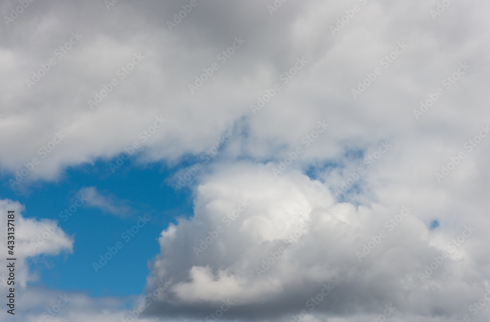 Obraz premium white clouds in the sky