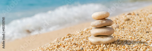 Canvas Print Pyramid stones balance on the sand of the beach