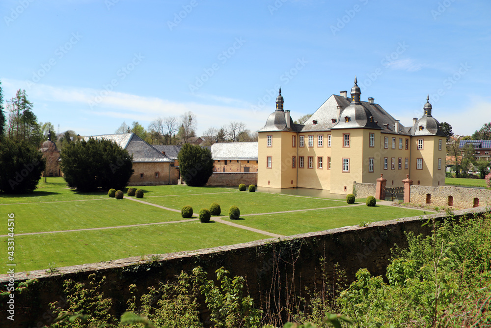 Schloss Eicks, spätbarockes Wasserschloss - Eicks Castle, late baroque moated castle