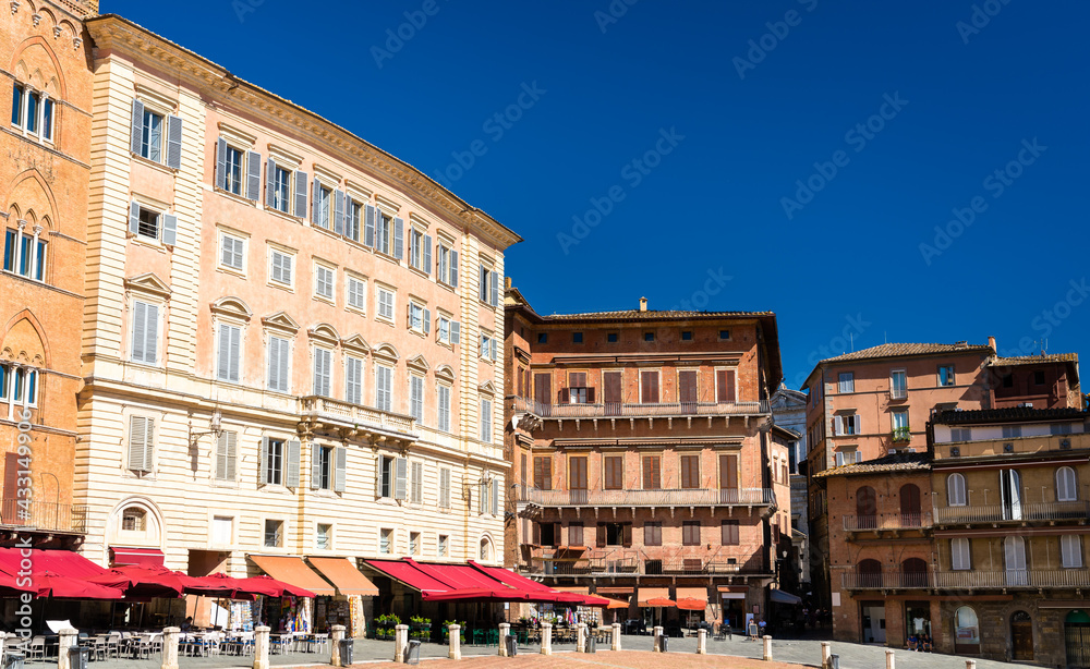 Architecture of Piazza del Campo in Siena, Italy