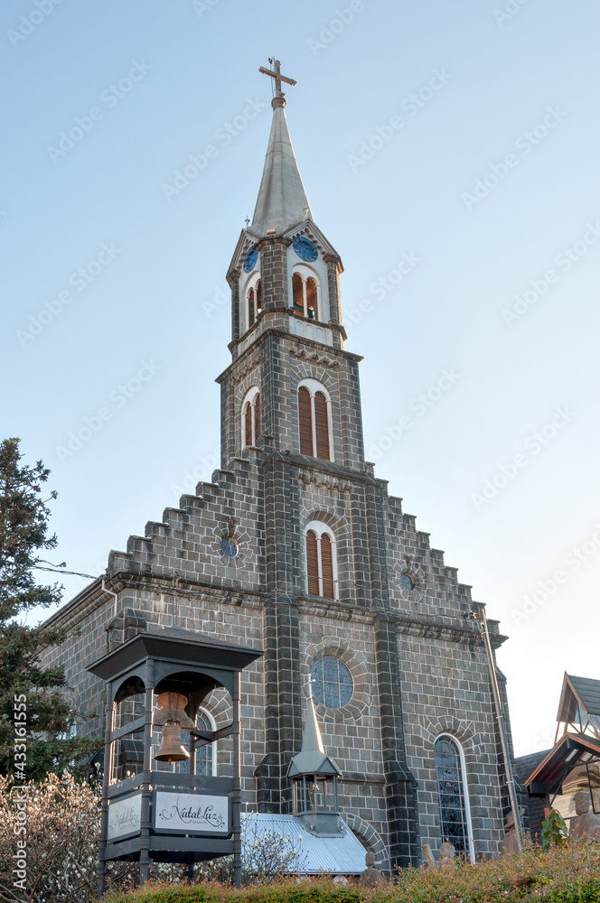 Obraz premium a decorated stone church tower