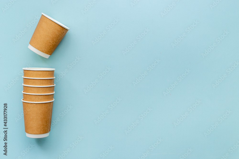 Layout of coffee paper cups. Overhead view - obrazy, fototapety, plakaty 