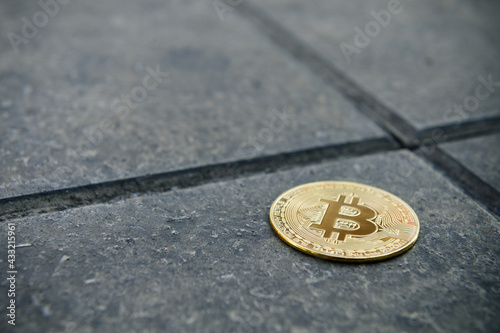 Принти на полотні Depreciation of virtual money bitcoin