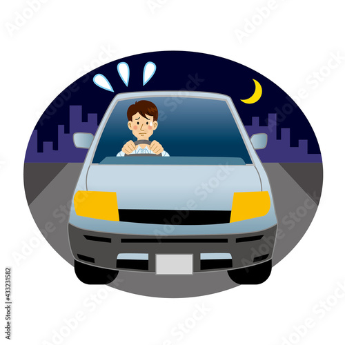 夜間に不安そうに運転するドライバー