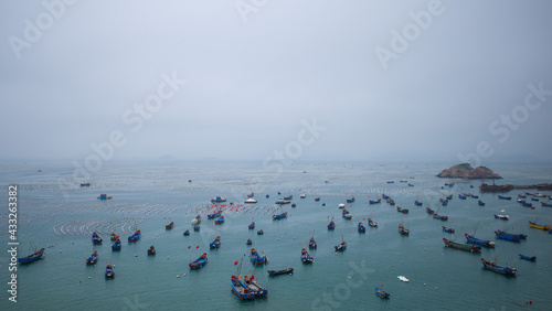 Sea pastures and fishing vessels