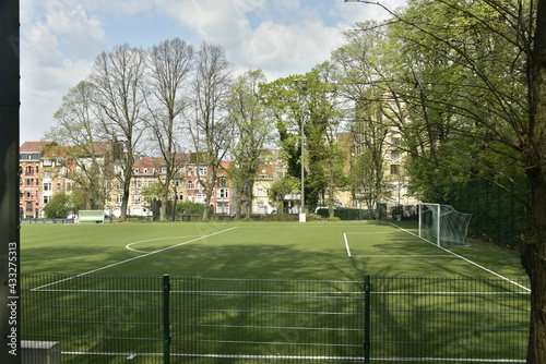 Terrain de football synthétique à l’extrémité nord du parc Josaphat à Schaerbeek