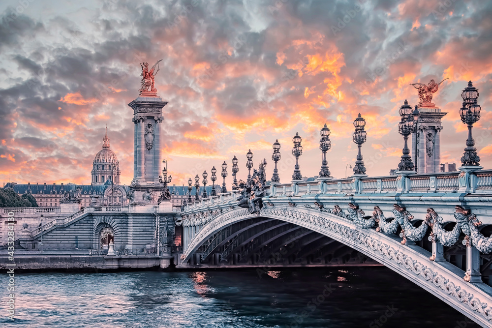 Fototapeta premium Alexandre III bridge in Paris at sunset