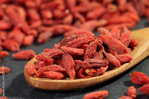 Fotografie Extreme close up of dried Goji Berries (Wolfberry) in a wooden spoon