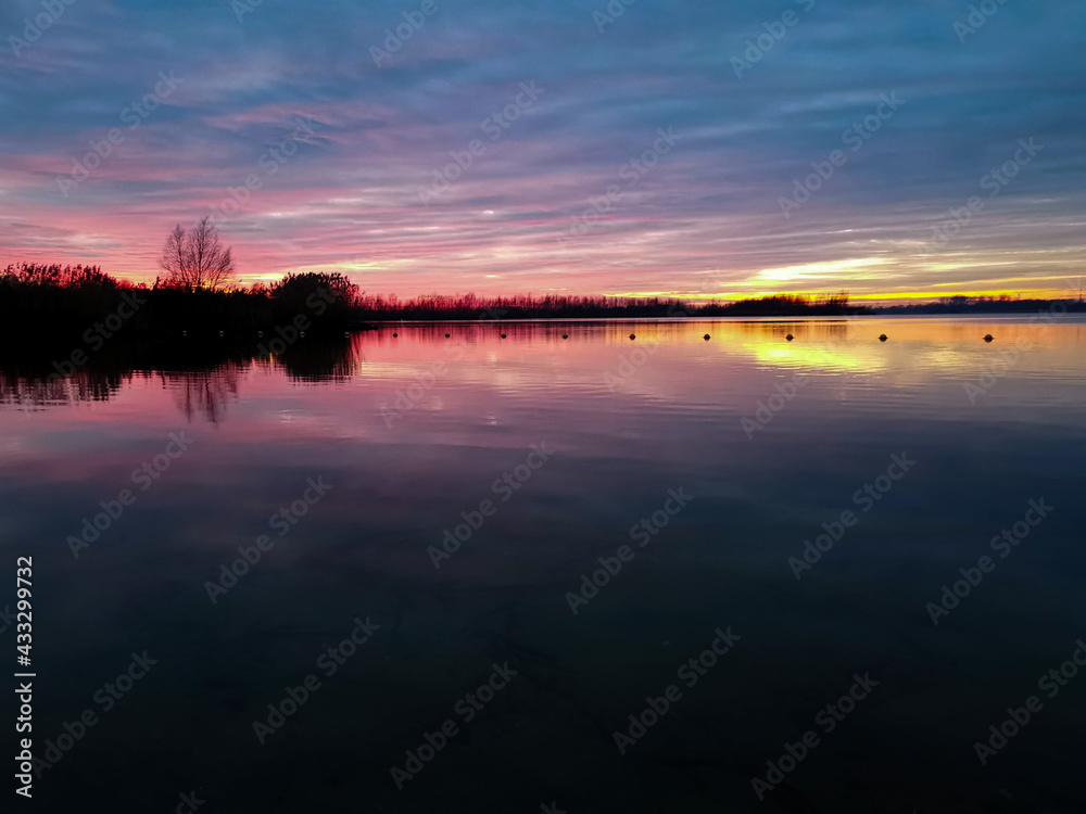 Fototapeta premium Sunset at the lake