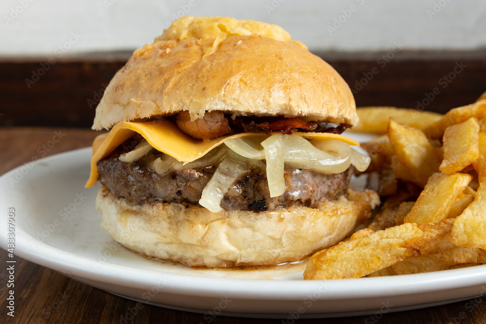 hamburguesa de queso cebolla y bacon