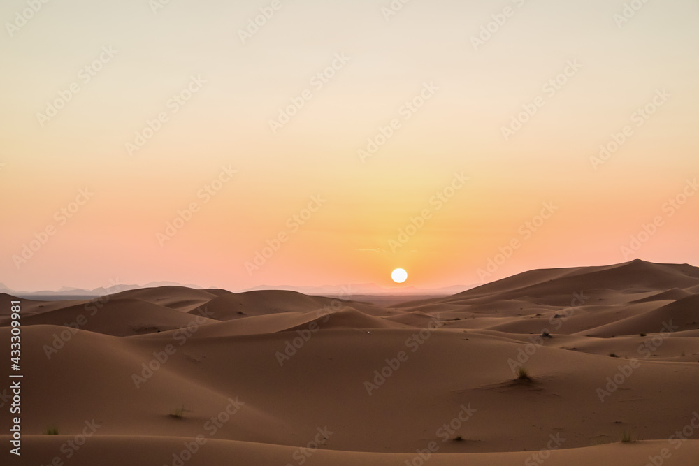 Amanecer en el desierto de Merzouga, Marruecos