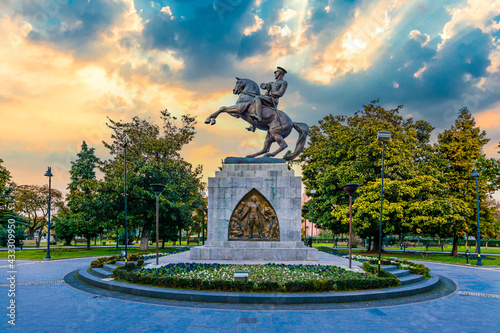 Obraz na płótnie Statue of Honor or Atatürk Monument is a monument situated in Samsun. dedicated to the landing of Mustafa Kemal in Samsun for the Turkish War of Independence. w salonie