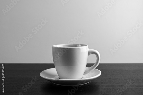 czarno białe zdjęcie kubka z kawą © Karol