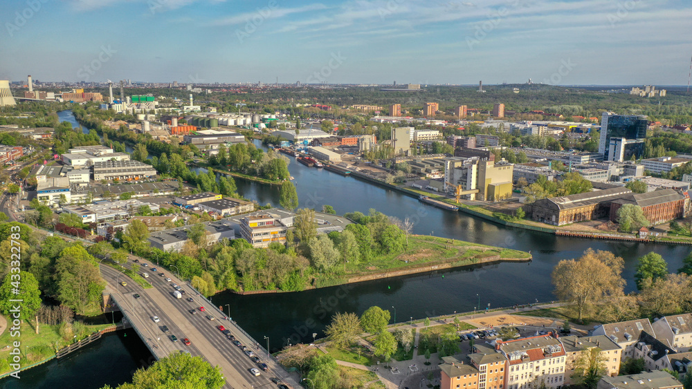 Fototapeta premium Berlin, Siemensstadt, Spandau im Mai 2021 aus der Vogelperspektive 