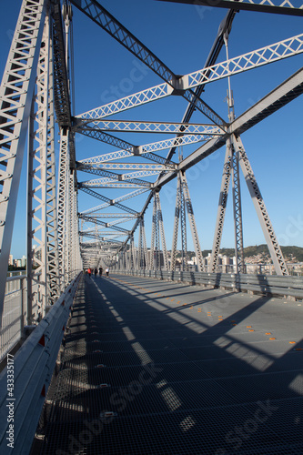 vão central da Ponte Hercílio Luz, ponte pênsil localizada em Florianópolis, Santa Catarina, Brasil, florianopolis © Fotos GE