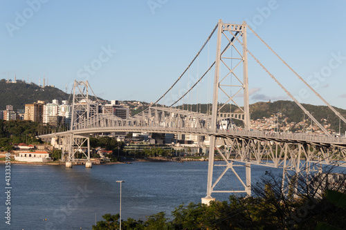 Ilha de Florianópolis e a Ponte Hercílio Luz em Santa Catarina, Brasil, florianopolis © Fotos GE