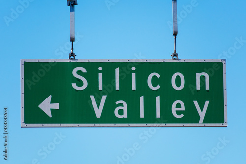 Canvas-taulu Silicon Valley road sign under blue sky