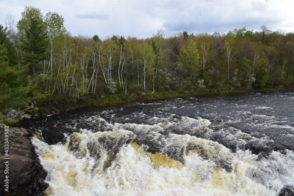 Maddington falls in southern Quebec